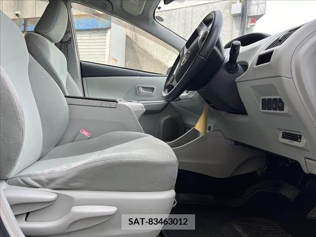 Toyota PRIUS ALPHA 2013-07 282448-10