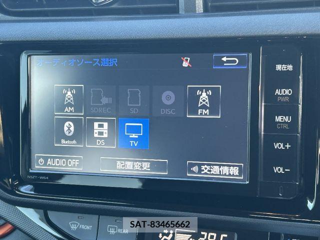 Toyota AQUA 2015-06 372405-11