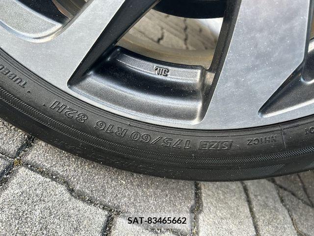 Toyota AQUA 2015-06 372405-23