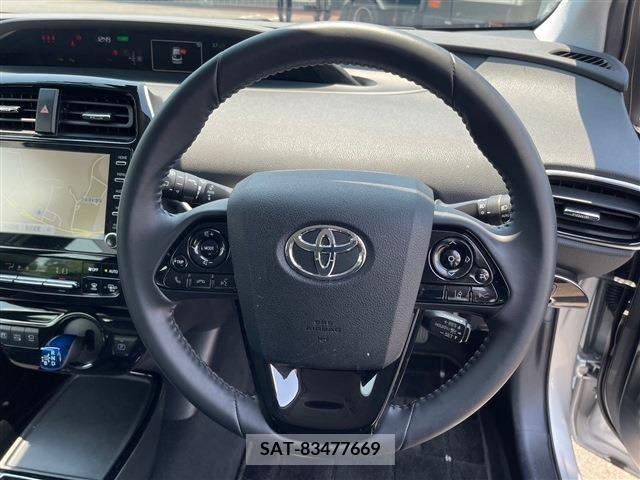 Toyota PRIUS 2022-01 322498-12
