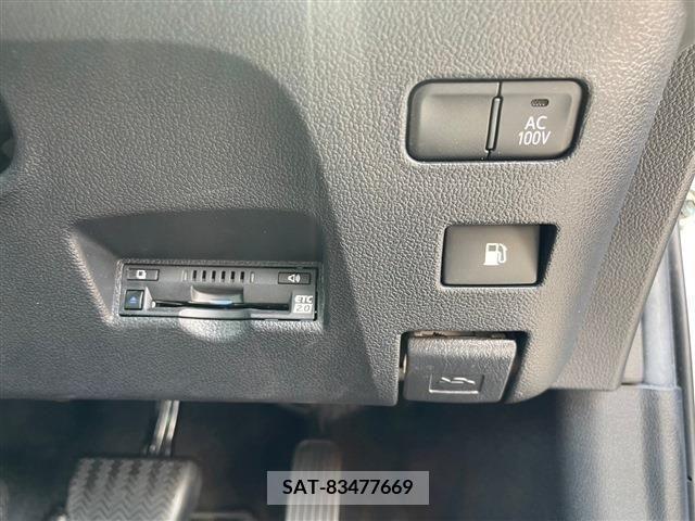 Toyota PRIUS 2022-01 322498-15