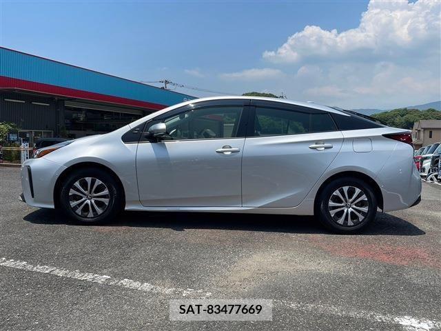 Toyota PRIUS 2022-01 322498-7