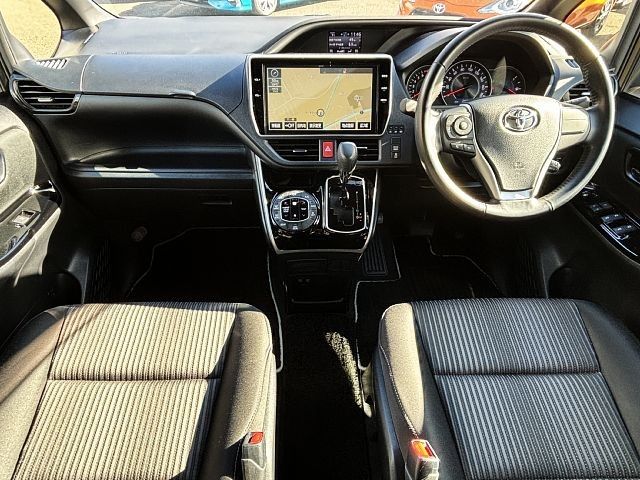 Toyota VOXY 2018-02 195013-1