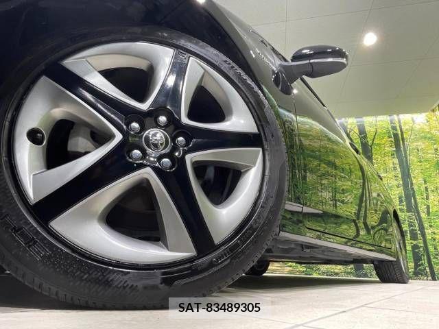 Toyota PRIUS 2019-10 373296-13
