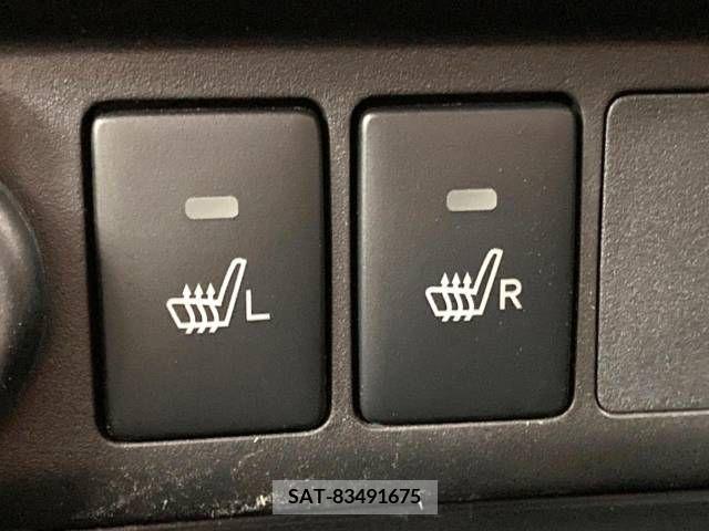 Toyota ROOMY 2019-08 209741-5