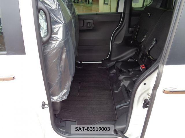 Honda N BOX CUSTOM 2023-10 337054-13