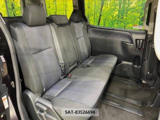 Toyota VOXY 2015-12 377080-9