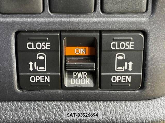 Toyota VOXY 2015-12 377080-4