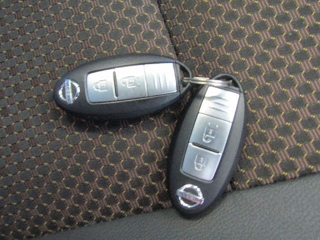 Nissan NOTE 2015-07 192988-11