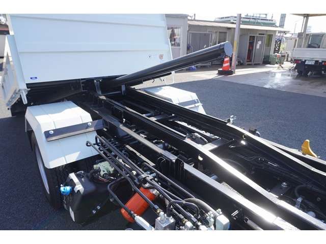 Mitsubishi CANTER 2023-06 190933-19