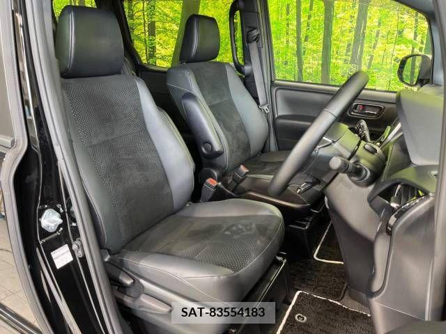 Toyota VOXY 2021-02 370428-8
