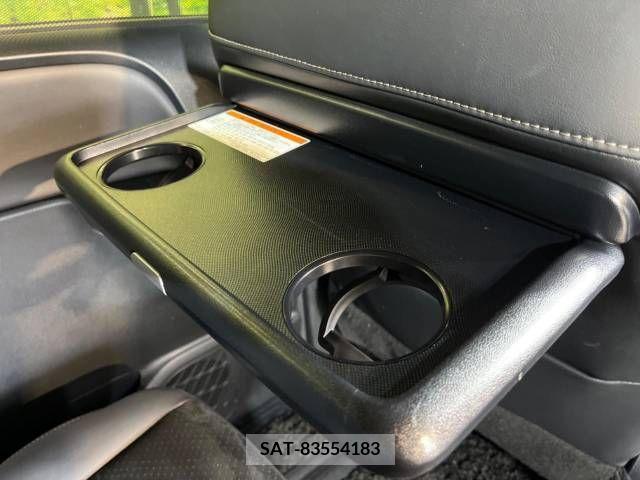 Toyota VOXY 2021-02 370428-7
