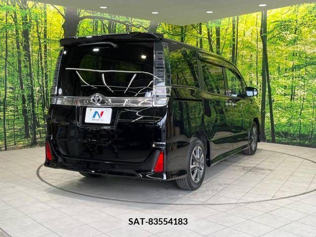 Toyota VOXY 2021-02 370428-17