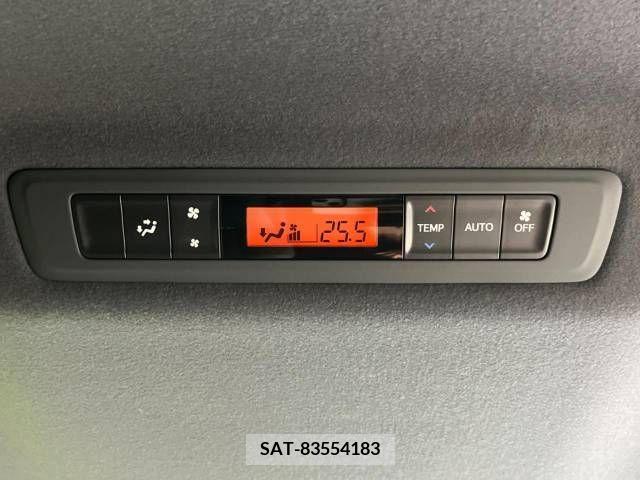 Toyota VOXY 2021-02 370428-6