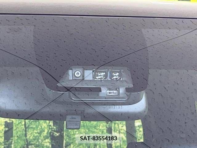 Toyota VOXY 2021-02 370428-5