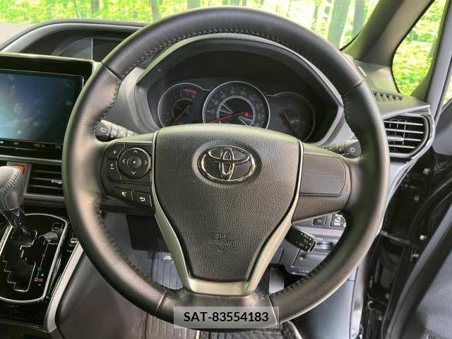 Toyota VOXY 2021-02 370428-13