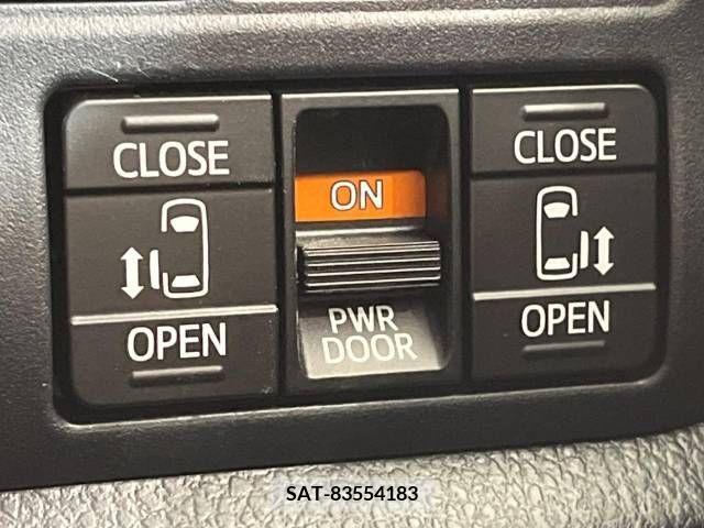 Toyota VOXY 2021-02 370428-4