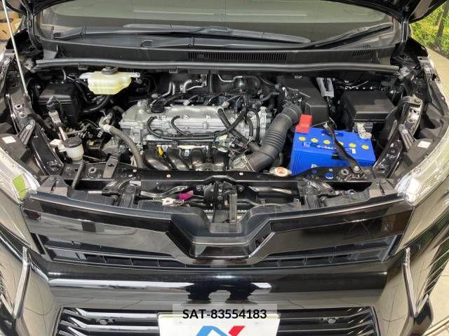 Toyota VOXY 2021-02 370428-18