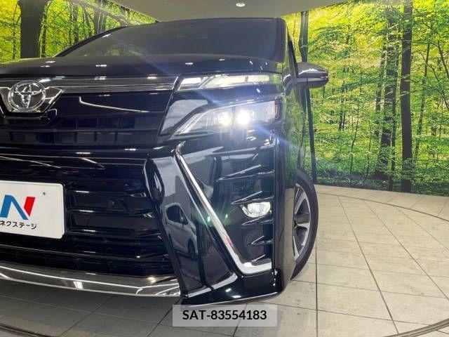 Toyota VOXY 2021-02 370428-11