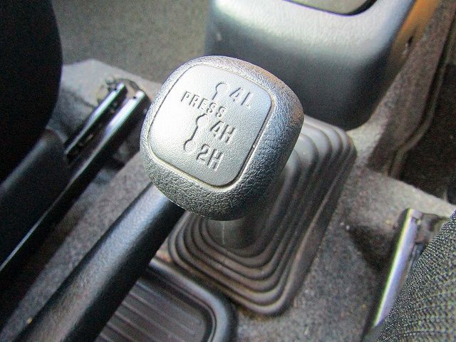 Mitsubishi PAJERO MINI 2012-08 8323-10