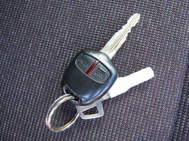 Mitsubishi PAJERO MINI 2012-08 8323-23