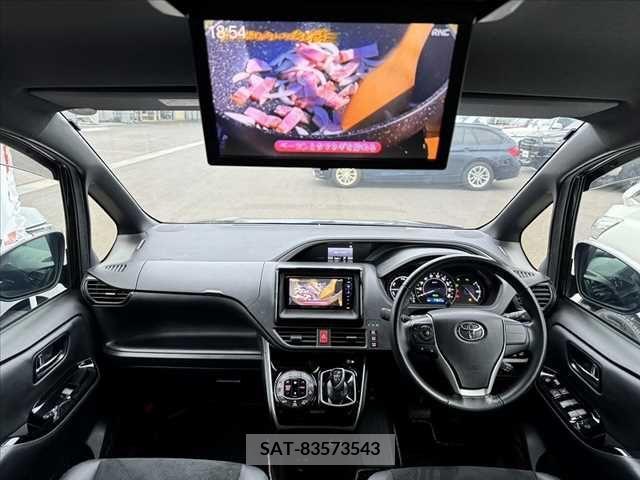 Toyota VOXY HYBRID 2021-07 322893-1