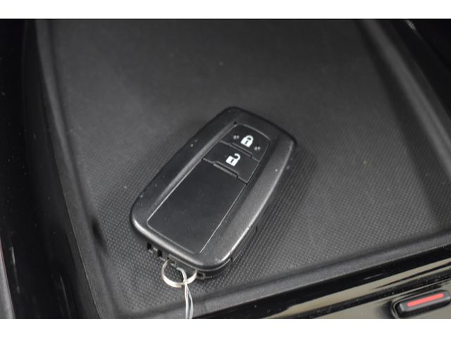 Toyota PRIUS 2019-06 9601-18