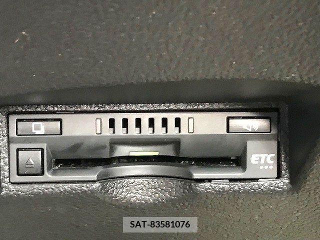 Toyota PRIUS 2017-09 322398-24