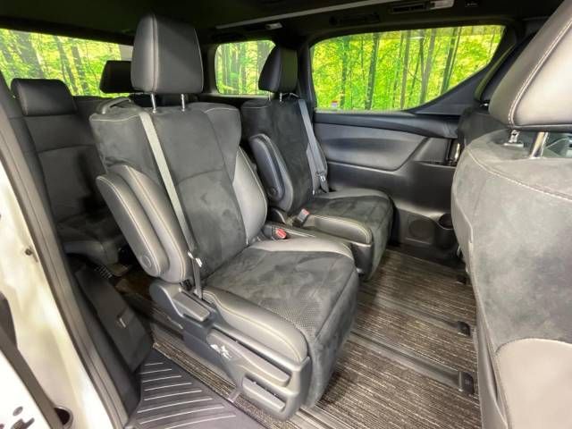 Toyota ALPHARD 2022-11 12770-9
