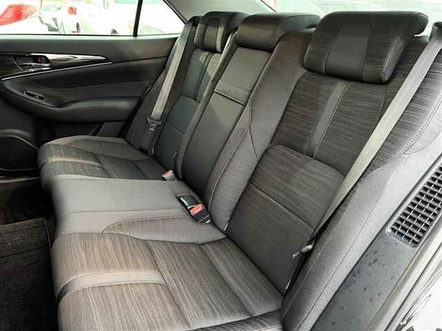 Toyota CROWN SEDAN 2013-06 192931-19