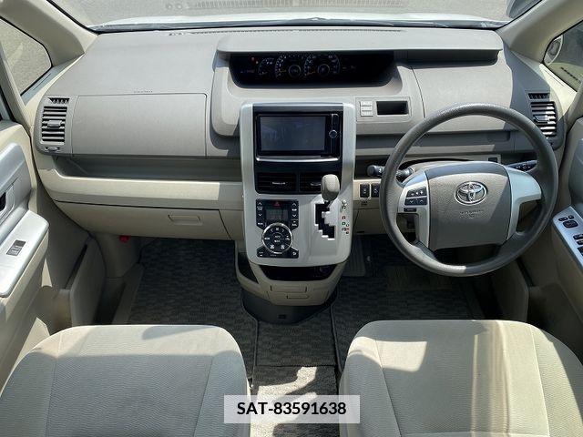 Toyota NOAH 2013-11 340720-9
