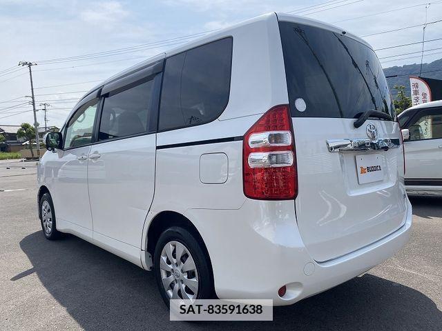 Toyota NOAH 2013-11 340720-8