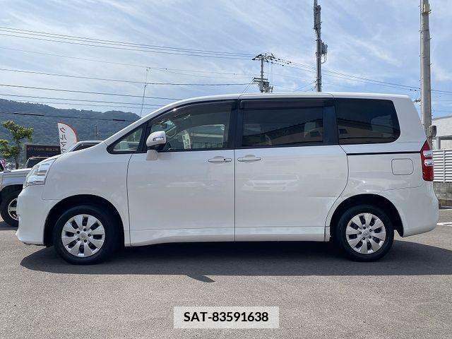 Toyota NOAH 2013-11 340720-4