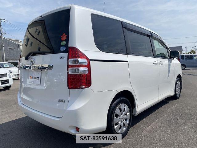 Toyota NOAH 2013-11 340720-6