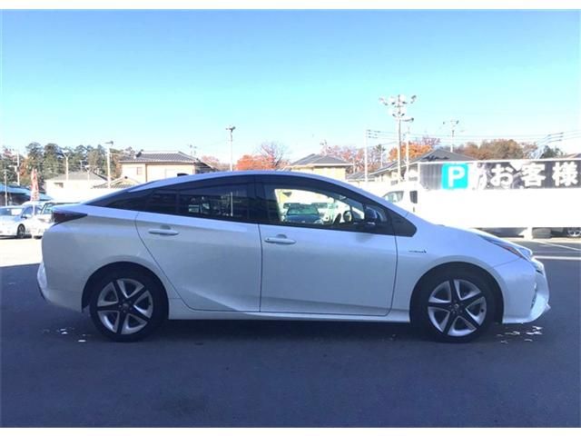 Toyota PRIUS 2018-02 25389-7