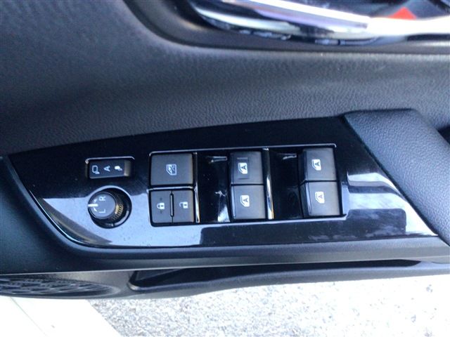 Toyota PRIUS 2018-02 25389-26