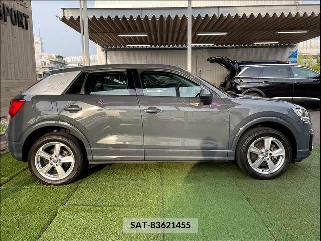 Audi Q2 2017-09 318045-13