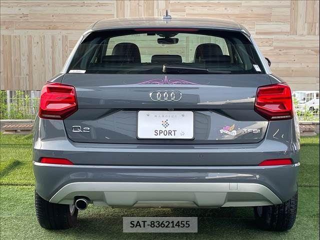 Audi Q2 2017-09 318045-12