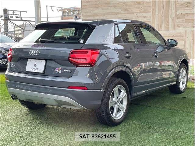 Audi Q2 2017-09 318045-15