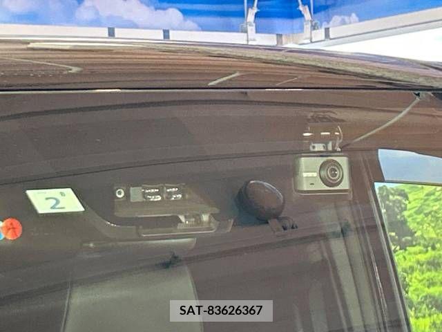 Toyota VOXY 2021-02 370370-3