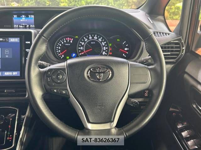 Toyota VOXY 2021-02 370370-12