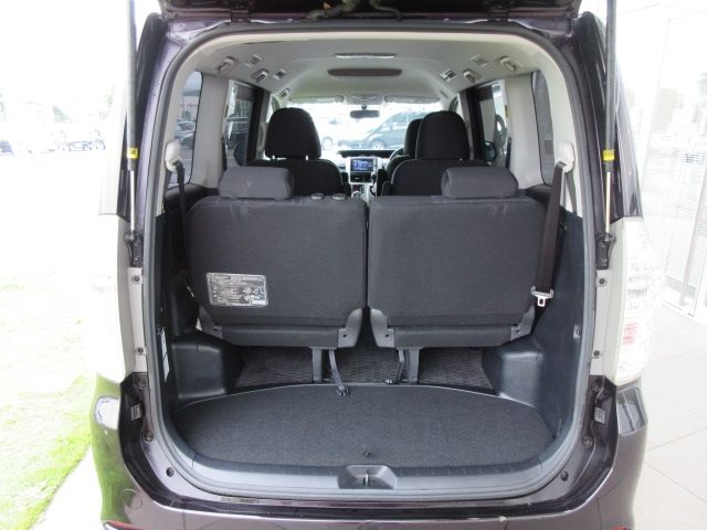 Toyota VOXY 2011-10 328-9