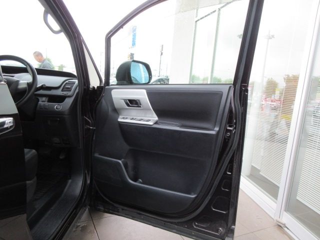 Toyota VOXY 2011-10 328-11