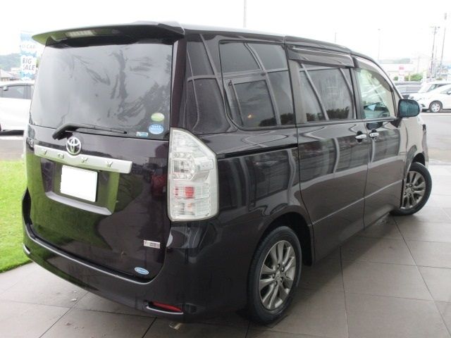 Toyota VOXY 2011-10 328-1