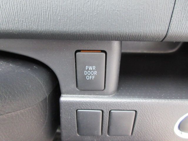 Toyota VOXY 2011-10 328-15