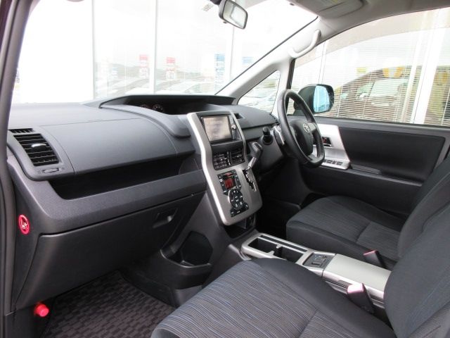 Toyota VOXY 2011-10 328-4