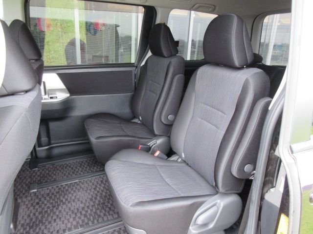 Toyota VOXY 2011-10 328-5