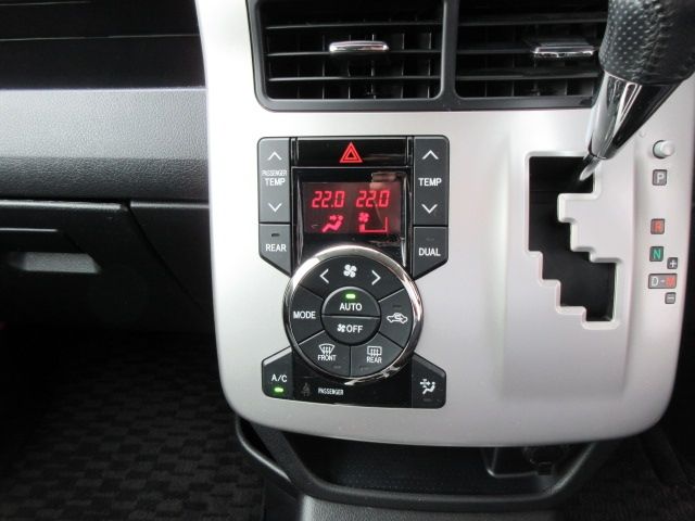 Toyota VOXY 2011-10 328-20