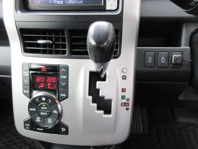 Toyota VOXY 2011-10 328-21