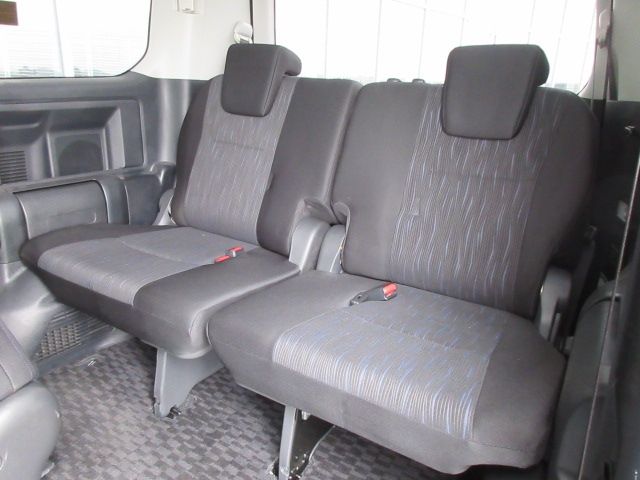 Toyota VOXY 2011-10 328-6